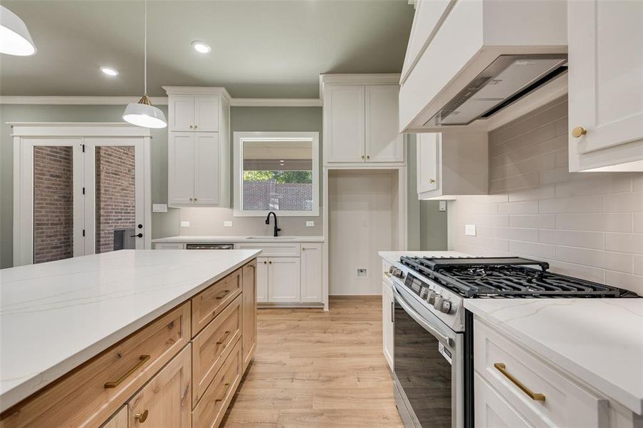 Furnished interior view inside a new home in Lincoln Pointe, Van Alstyne (Image 13). Furnished interior view inside a new home in Lincoln Pointe, Van Alstyne (Image 13).