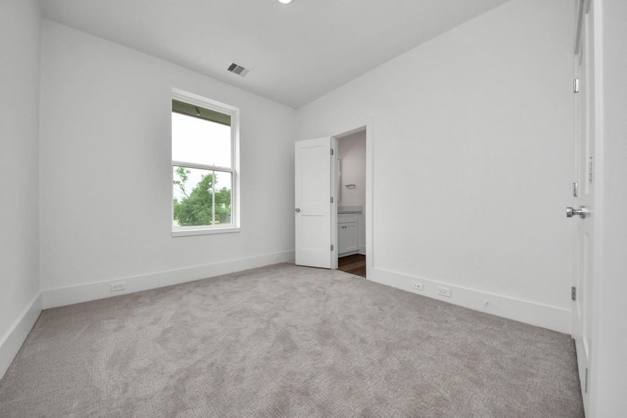 Spacious, unfurnished interior of a new home in , Houston (Image 35).