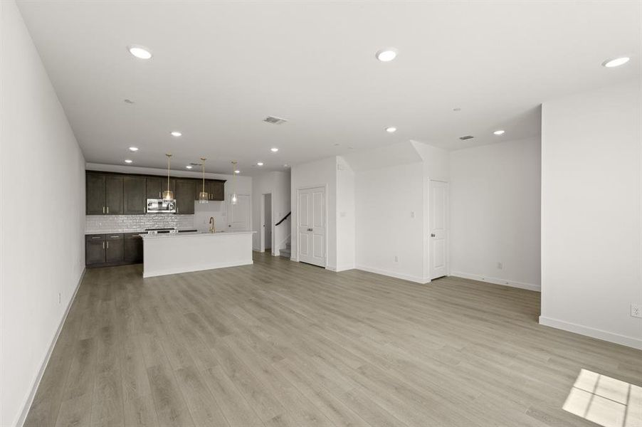 5704 Lakeview- Living Room-2