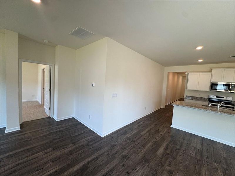 Spacious, unfurnished interior of a new home in Oakchase at Hampton, Hampton (Image 31).