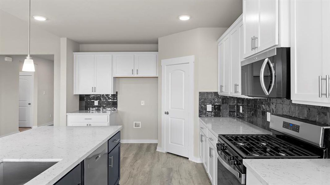 10. 1323 Burgess - Kitchen (3) 10. 1323 Burgess - Kitchen (3)