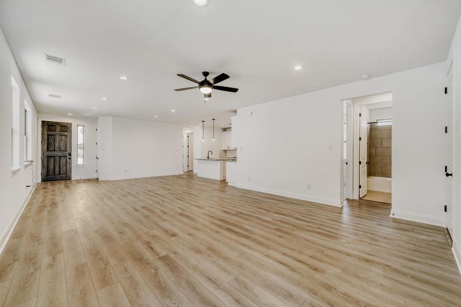 Spacious, unfurnished interior of a new home in , Buda (Image 16).
