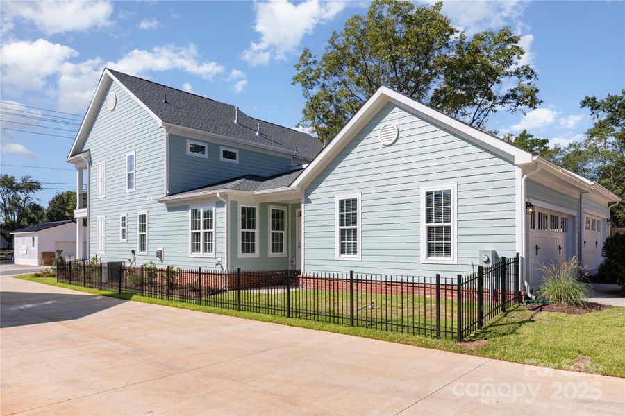 Image 27 of a home in .