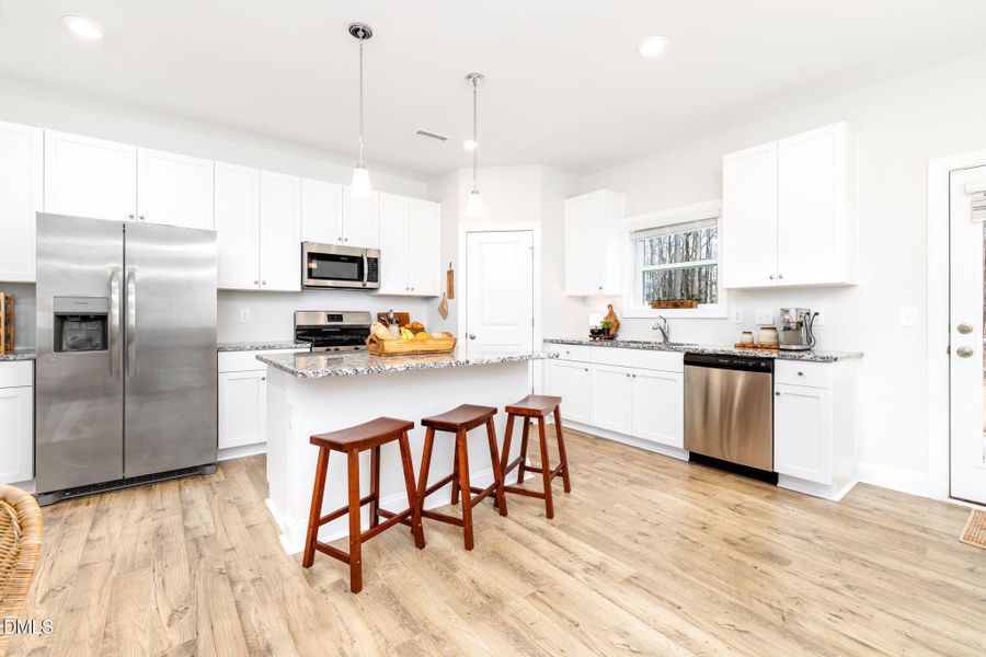 6-web-or-mls-544-Barrington-Row-6