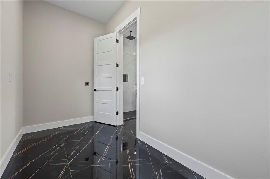 Spacious, unfurnished interior of a new home in , Athens (Image 54).