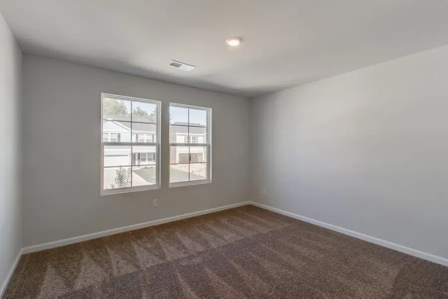 Spacious, unfurnished interior of a new home in Bluefield, Lexington (Image 30).