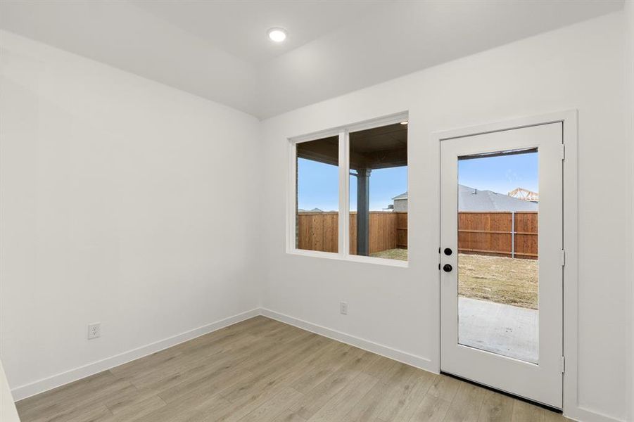 11. 1506 Bushman - Dining (2)