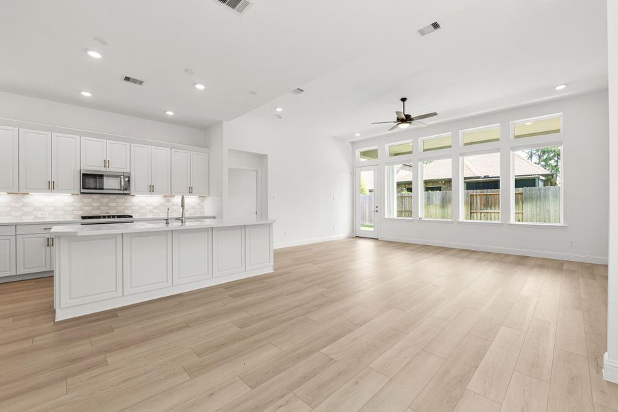 Spacious layout with abundant natural light Spacious layout with abundant natural light