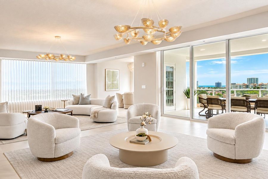 Grand Living Room (1)