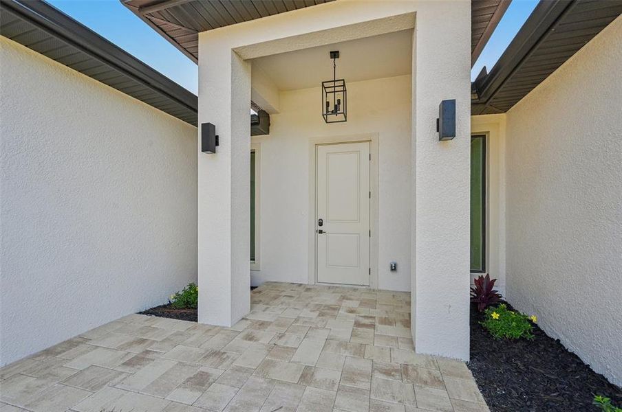 Exterior details and patio area of a home in , North Port (Image 4).