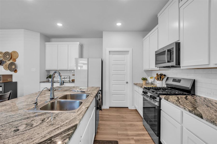 Furnished interior view inside a new home in Westridge Cove 40′, Conroe (Image 21).