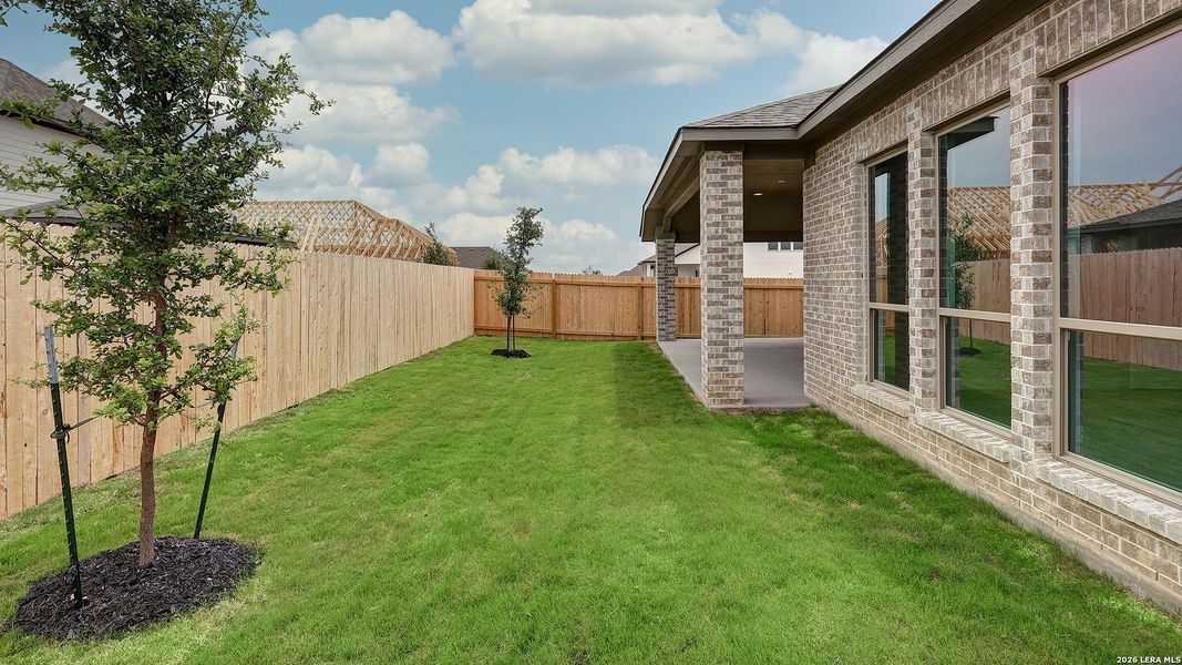 Exterior details and patio area of a home in Haby Hill, San Antonio (Image 4).