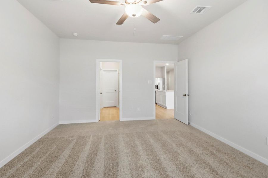 Spacious, unfurnished interior of a new home in Crockett Meadows, Conroe (Image 9). Spacious, unfurnished interior of a new home in Crockett Meadows, Conroe (Image 9).