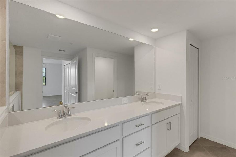 Furnished interior view inside a new home in , Bradenton (Image 10).