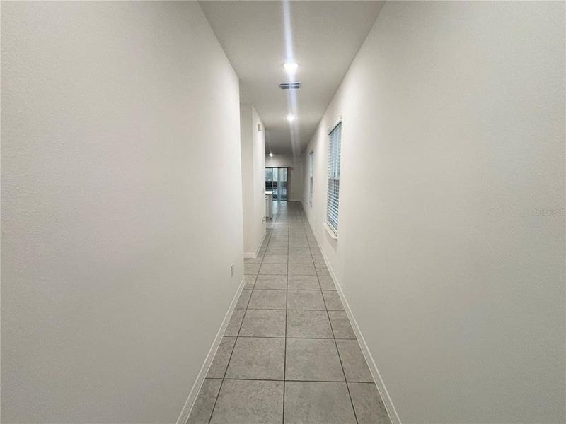 Spacious, unfurnished interior of a new home in Lake Deer Estates, Poinciana (Image 12).