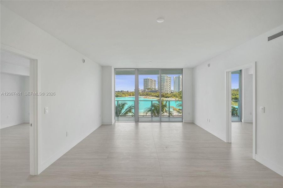 Spacious, unfurnished interior of a new home in , Miami (Image 25).