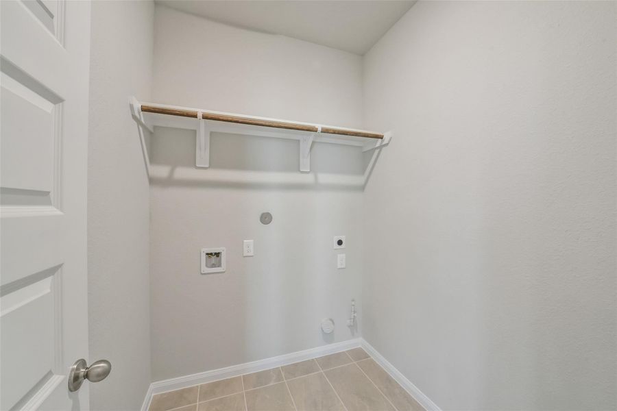 Spacious, unfurnished interior of a new home in Anderson Lakes, Houston (Image 43).