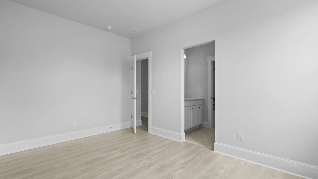 Spacious, unfurnished interior of a new home in Berkeley Bay, Ridgeville (Image 31).