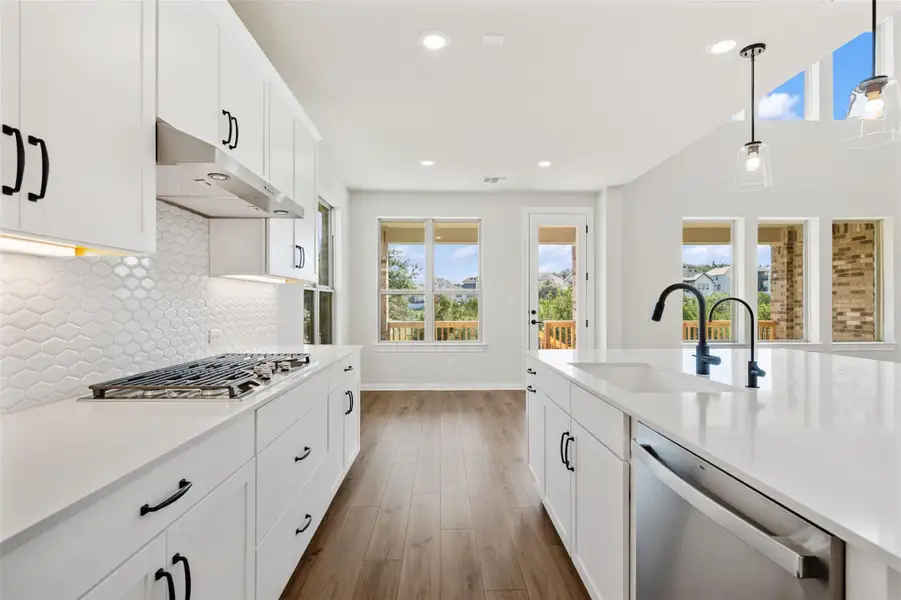 Representative images and renderings are for illustrative purposes. Actual structural options and design finishes of home may vary.