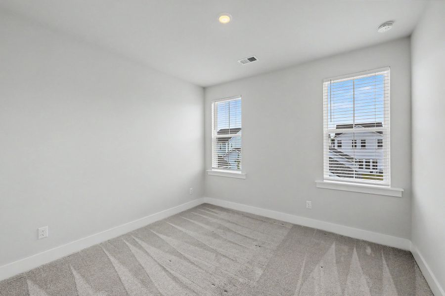 Spacious, unfurnished interior of a new home in Carnes Crossroads, Summerville (Image 24).