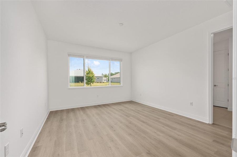 Spacious, unfurnished interior of a new home in , Ocala (Image 32).