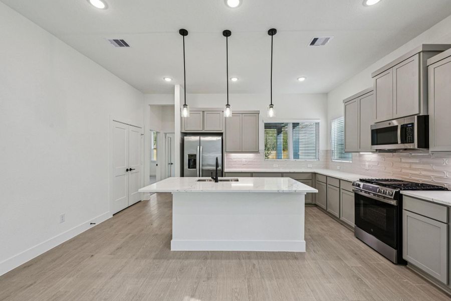 Furnished interior view inside a new home in Kresston 50's, Montgomery (Image 12).