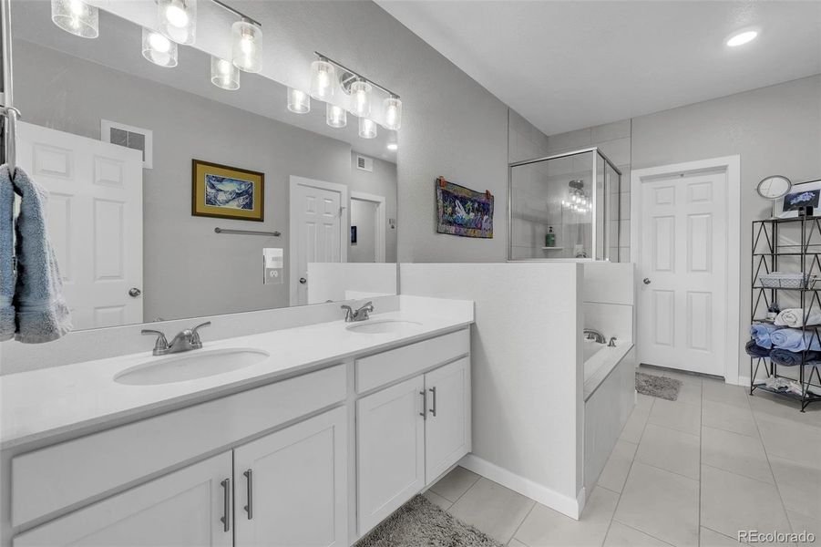 Double Sinks and Plenty of Storage