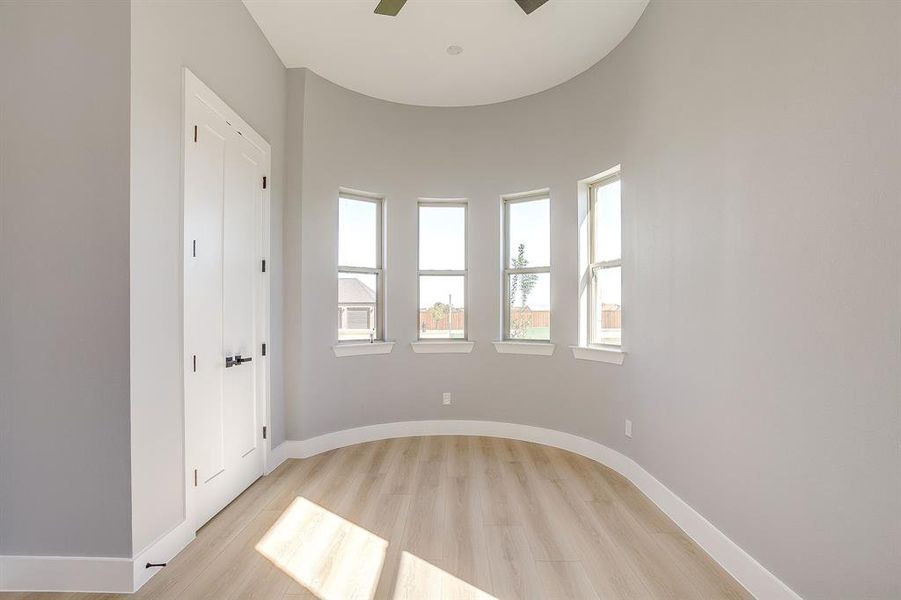 Spacious, unfurnished interior of a new home in , Weatherford (Image 18).