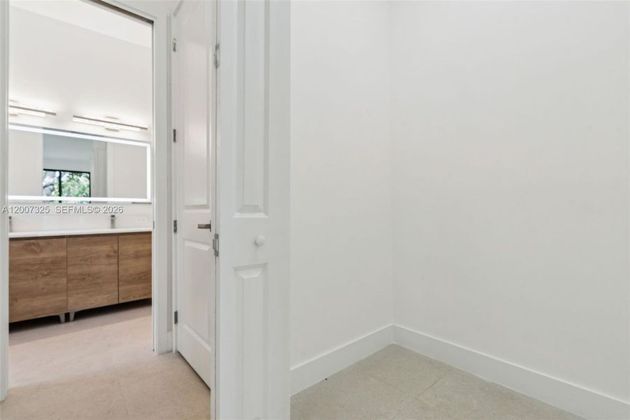 Spacious, unfurnished interior of a new home in , Fort Lauderdale (Image 37). Spacious, unfurnished interior of a new home in , Fort Lauderdale (Image 37).
