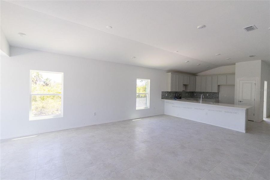 Spacious, unfurnished interior of a new home in , Rotonda West (Image 15).