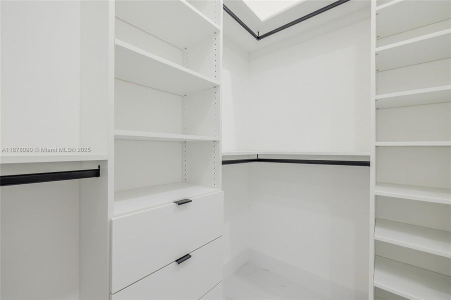 Image 33 of a home in .