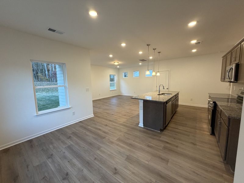 Spacious, unfurnished interior of a new home in Marlin Pointe, White House (Image 7).