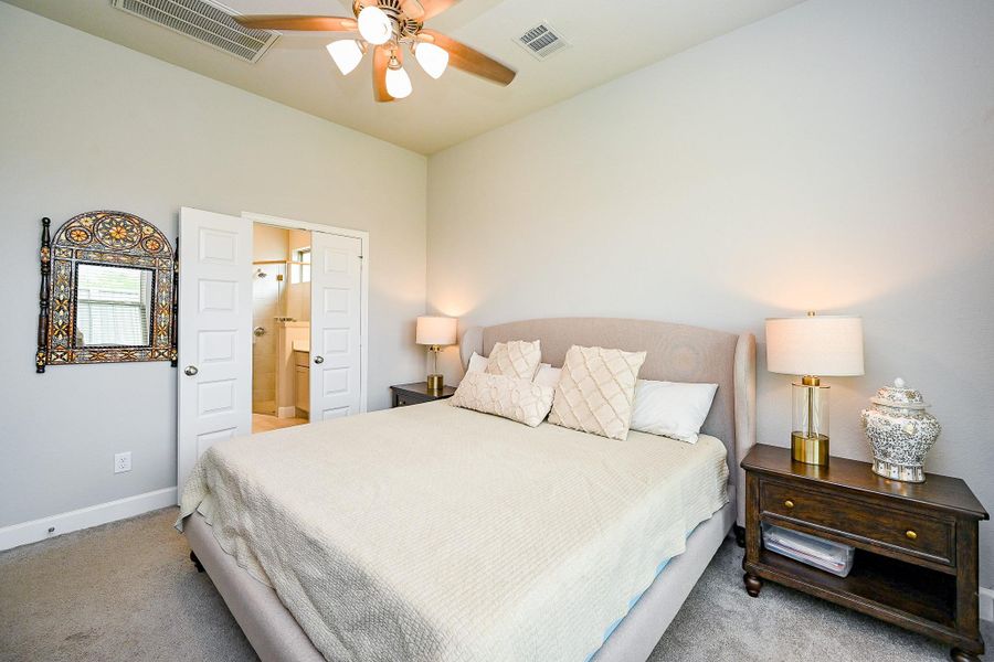 Image 23 of a home in The Grand Prairie 40'. Image 23 of a home in The Grand Prairie 40'.