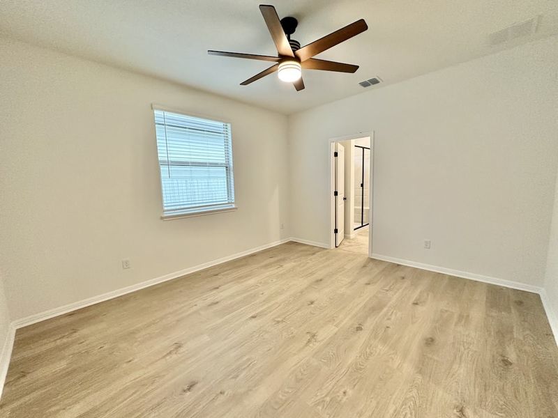 Spacious, unfurnished interior of a new home in Sage Hollow, Kyle (Image 16).
