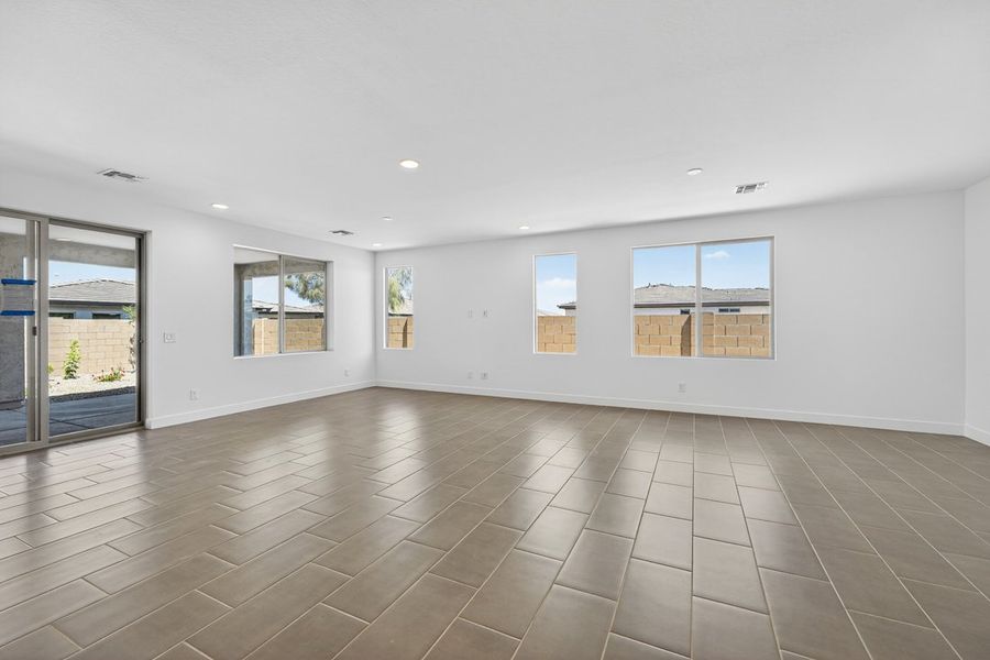 Spacious, unfurnished interior of a new home in Meridian, Queen Creek (Image 19).