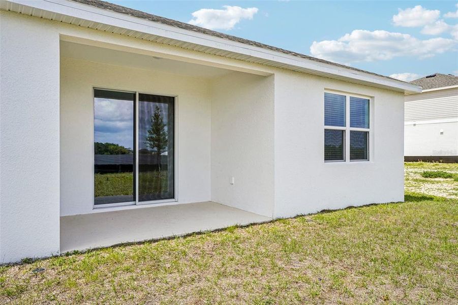 Exterior details and patio area of a home in Oakview, Apopka (Image 18).