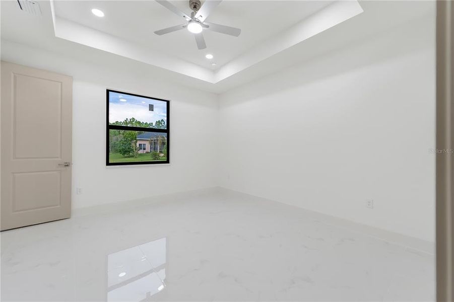 Spacious, unfurnished interior of a new home in , Lehigh Acres (Image 18).