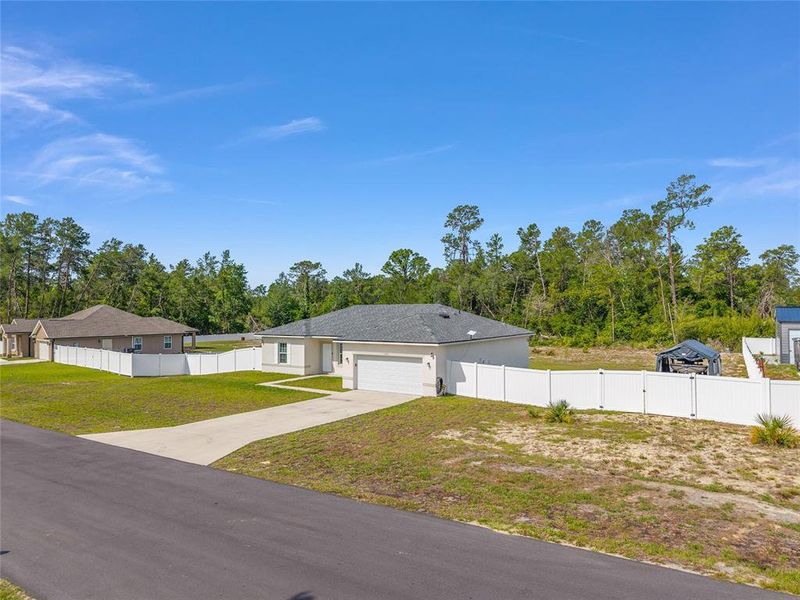 Exterior details and patio area of a home in , Ocala (Image 21).