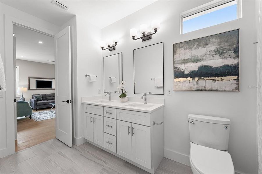 Furnished interior view inside a new home in , Orlando (Image 40).