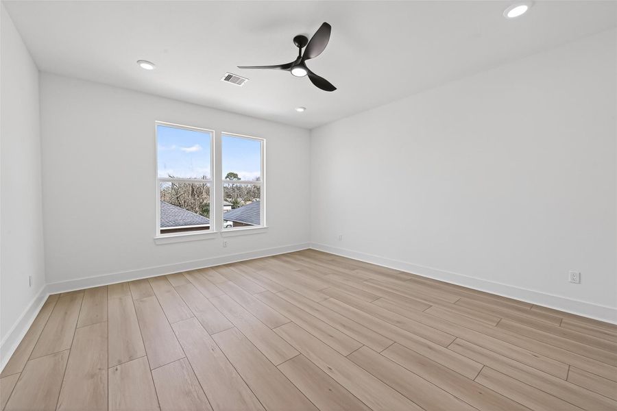 Spacious, unfurnished interior of a new home in , Houston (Image 34).