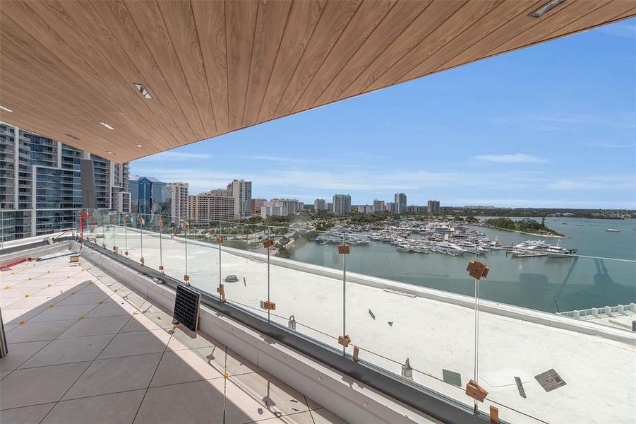 Condo located in Sarasota, FL showcasing its design and architecture (Image 5).