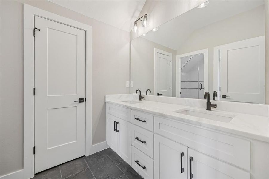 Furnished interior view inside a new home in , Grapevine (Image 6).