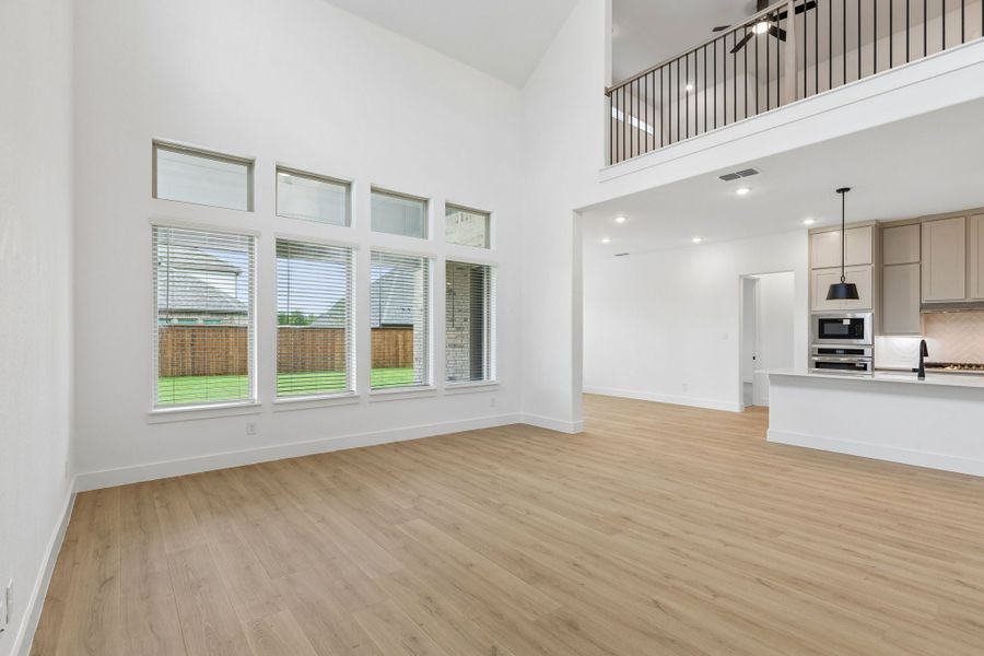 Spacious, unfurnished interior of a new home in Dove Hollow, Waxahachie (Image 20).