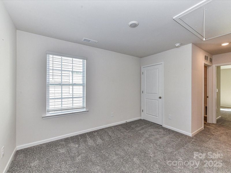 Spacious, unfurnished interior of a new home in Abrial Ridge, York (Image 29).