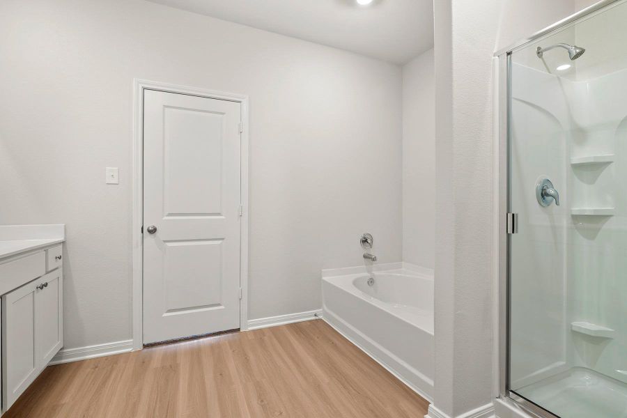 Spacious, unfurnished interior of a new home in Freeman Ranch, Katy (Image 6).