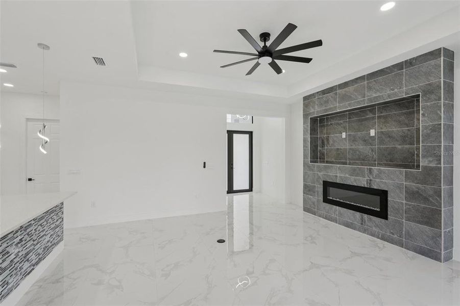 Spacious, unfurnished interior of a new home in , Cape Coral (Image 31).