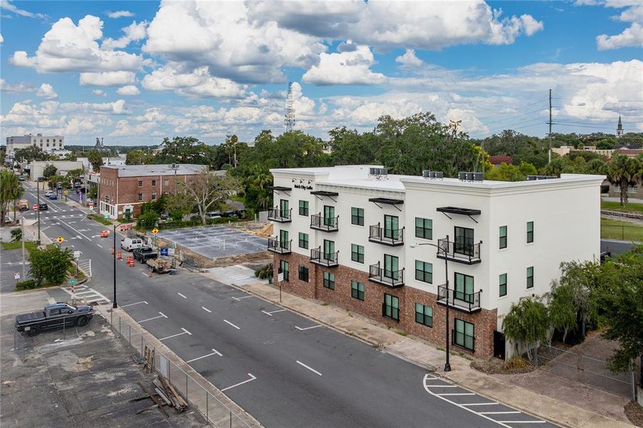 Condo located in Ocala, FL showcasing its design and architecture (Image 3).