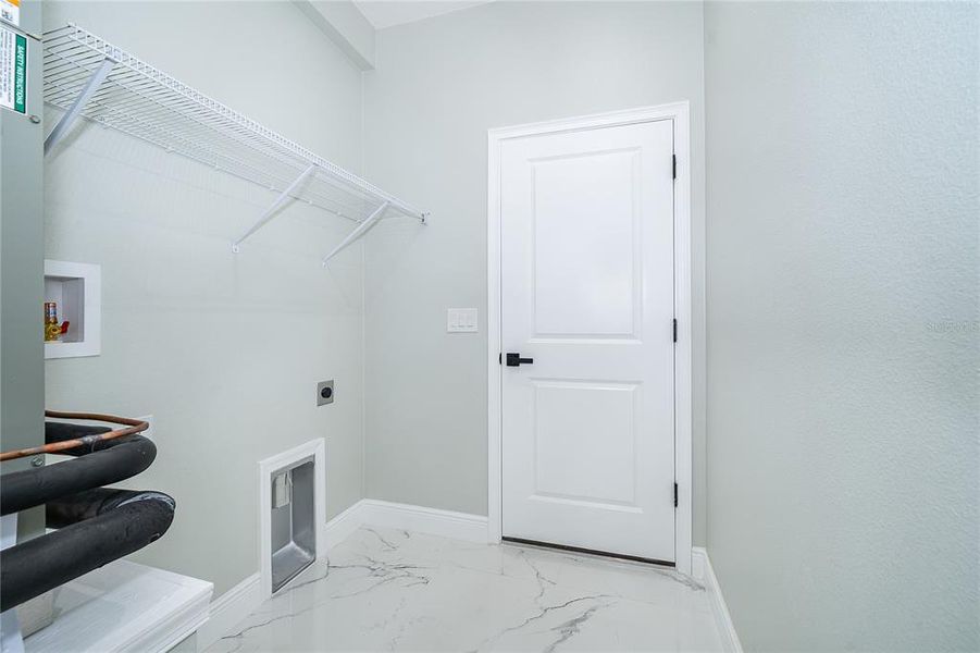 Spacious, unfurnished interior of a new home in , Orlando (Image 12).