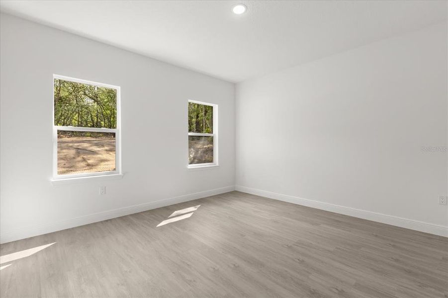 Spacious, unfurnished interior of a new home in , Dunnellon (Image 22).