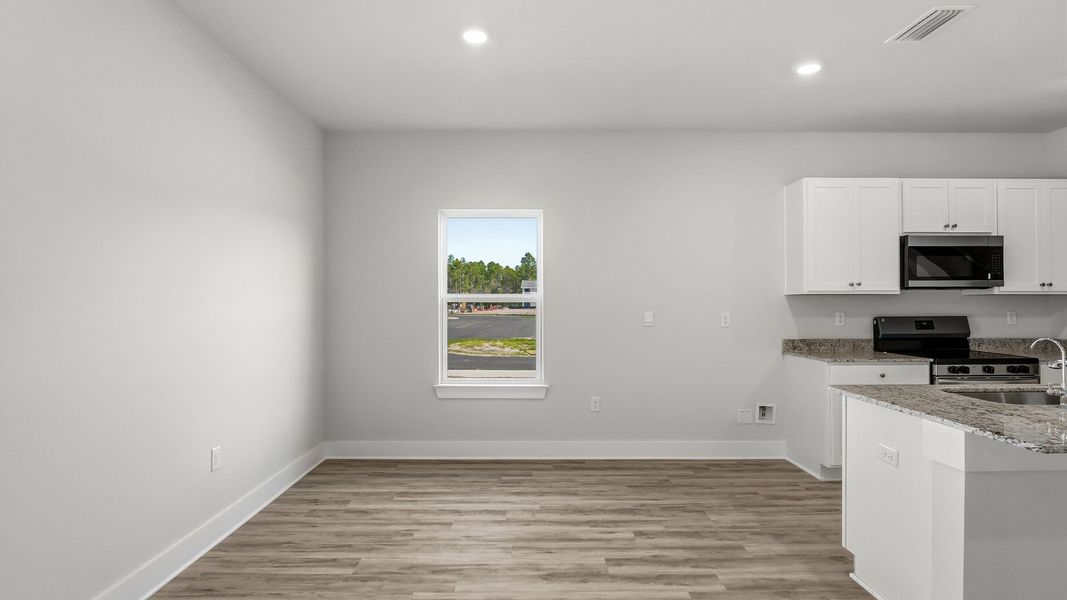 Spacious, unfurnished interior of a new home in Chateau Nemours, Port Saint Joe (Image 25).